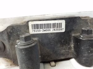 Hyundai Santa Fe (2012–2018) Hood impact sensor 791502W000 - 3
