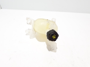 Coolant reservoir - 929A02725R