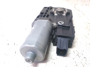 Moteur de toit ouvrant - 1735684E
