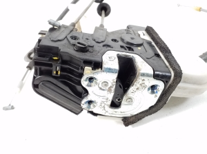 Hyundai Santa Fe (2012–2018) Rear side door lock 814202W030 - 4
