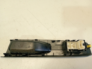 TOYOTA Yaris (2011–2020) Rear side door window switch 742710D400 - 3