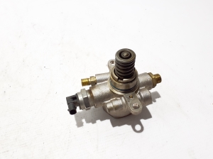 Pompe à carburant - 06M127026M