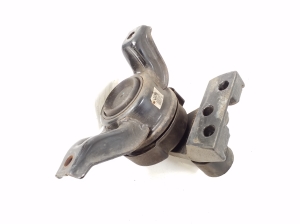 Hyundai Santa Fe (2012–2018) Engine mount 218102W200 - 2