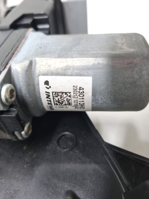 Opel Corsa F (2019–2026) Priekšējo durvju logu pacēlājs un tā daļas 9829043680 - 3