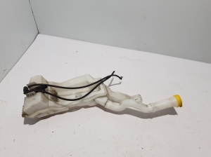   Front washer fluid reservoir  - 289102447R 