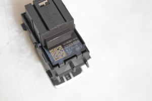 Volkswagen Passat B8 (2014–2023) Esiukse klaaslüliti 5G0959855N - 3