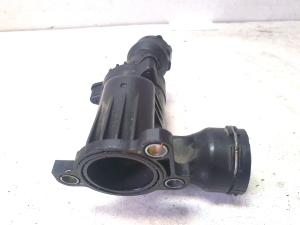 AUDI A4 B9 (2015–2026) Thermostatgehäuse 04L121111H - 4