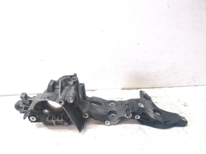 AUDI A4 B9 (2015–2026) Support d’alternateur 04L903143B - 3