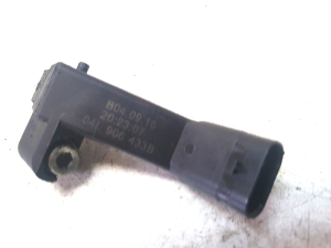 AUDI A4 B9 (2015–2026) Capteur de position de vilebrequin 04L906433B - 4