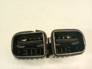 Jaguar XE (2015–2026) Dashboard air vent grilles GJ32014A22AA - 3