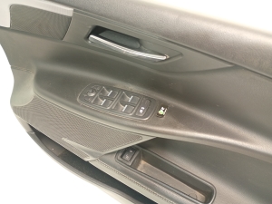 Jaguar XE (2015–2026) Priekšējo durvju apdare un tās detaļas GX7323720AAW - 2