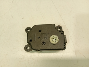 Jaguar XE (2015–2026) Salongi soojenduse klapi mootor MF113930 - 4