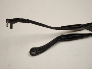 Mercedes Benz C-Class 204 (2007–2014) Esiklaasi puhasti hoob A2048201544 - 2