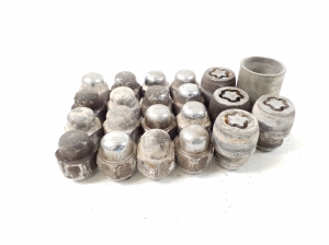 Hyundai Santa Fe (2012–2018) Radmuttern, Schrauben 5295014140 - 2