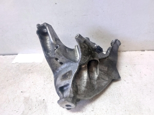 AUDI A4 B9 (2015–2026) Support de fixation moteur 4M0199307AD - 2
