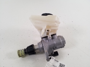 Porsche Cayenne (92A) (2017–2026) Brake master cylinder 9Y0611021A - 3
