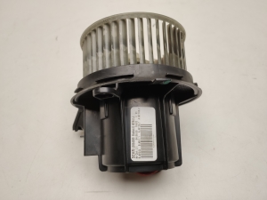 Mercedes Benz C-Class 204 (2007–2014) Salongi puhuri mootor A2048200008 - 5