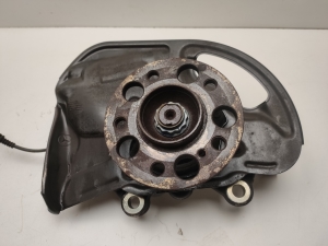 Mercedes Benz C-Class 204 (2007–2014) Front wheel hub A2043321901 - 3