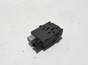 Mercedes Benz EQS 297 (2021–2026) USB-pesa A2238201606 - 2