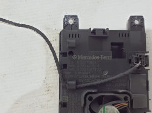 Mercedes Benz EQS 297 (2021–2026) Tālruņa lādētājs A2239002830 - 3