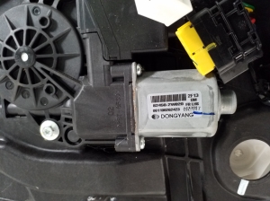 Hyundai Santa Fe (2012–2018) Aizmugurējo sānu durvju logu pacēlājs un tā detaļas 9133000100 - 3