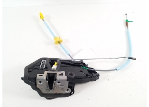 BMW i4 G26 (2022–2026) Rear side door lock 7445045 - 4