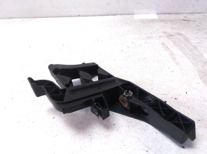 AUDI A7 (2010–2018) Esitule kinnitus 4G8805607 - 2