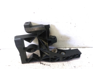AUDI A7 (2010–2018) Esitule kinnitus 4G8805607 - 3