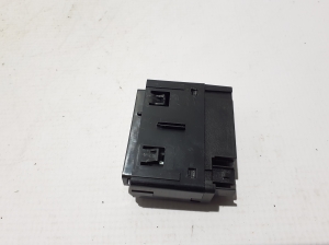 Dacia Duster P1310 (2024–2026) USB port 284H36611R - 2