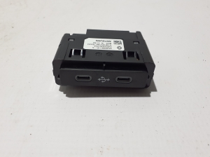 USB port - 284H36611R