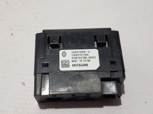 Dacia Duster P1310 (2024–2026) USB-pesa 284H31069R - 2