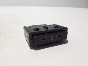 Dacia Duster P1310 (2024–2026) USB-pesa 284H31069R - 3