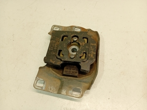 VOLVO V40 (2012–2019) Gearbox mount 322A69A - 3