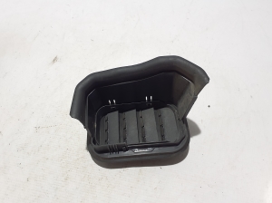 Aizmugurējā spārna ventilācijas reste - A2978309901