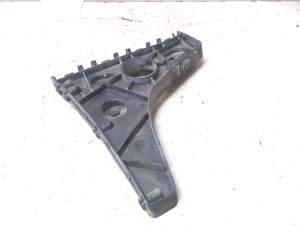 Rear bumper bracket - 4G8807453