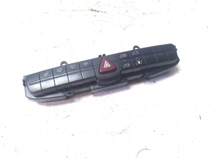 Mercedes Benz Vito W639 (2003–2014) Hazard light switch 6395454707 - 3