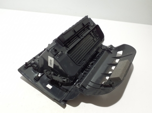 VOLVO XC40 (2017–2026) Glove box - 4