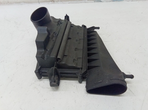 Mercedes Benz R-Class 251 (2006–2017) Luftfiltergehäuse A6420940204 - 4
