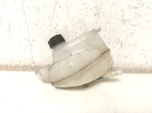 Réservoir de liquide de refroidissement - 217114EA0A