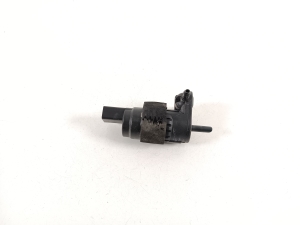 Porsche Cayenne (92A) (2017–2026) Front windshield washer pump 8K9955647 - 3