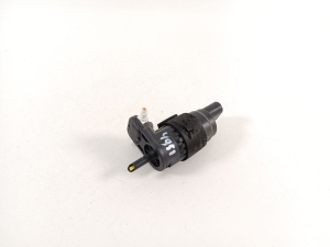   Front windshield washer pump  - 8K9955647 