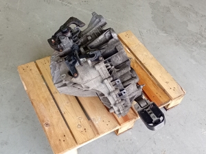 VOLVO V40 (2012–2019) Gearbox EU1R7002LEC - 4
