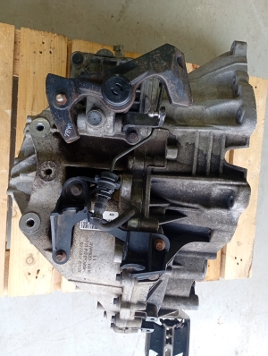 VOLVO V40 (2012–2019) Gearbox EU1R7002LEC - 7