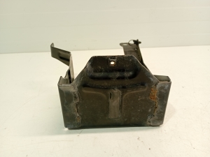 VOLVO V40 (2012–2019) Battery holder 31290752 - 3