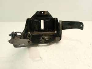 VOLVO V40 (2012–2019) Battery holder 31290752 - 4