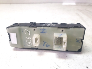 Chrysler 300C (2004–2011) Front door glass switch 04602781AA - 2