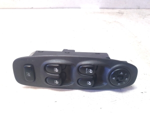 Front door glass switch - 620W10270