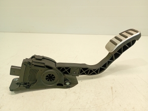 VOLVO V40 (2012–2019) Accelerator pedal 31341777 - 4