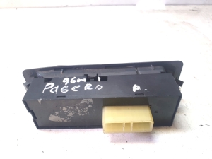 Mitsubishi Pajero II (1991–1999) Front door glass switch MB784050 - 4