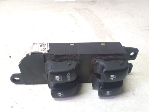 Hyundai Santa Fe (2000–2006) Priekšējo durvju stikla slēdzis 9357026150 - 3